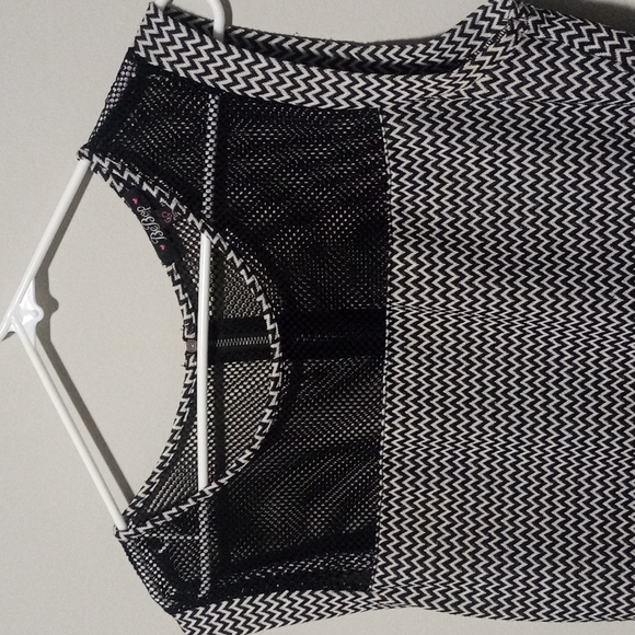 Black and white design dress - Picture 2 of 2